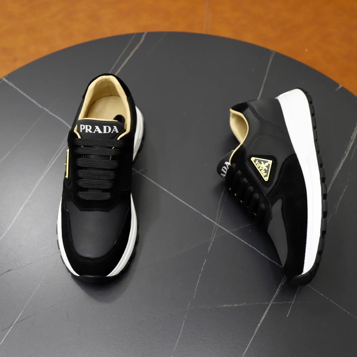 Men's shoes 💰462💰🙅‍♂️🙅‍♂️🙅‍♂️ Brand: PRADA Standard code: 38–44 (45 can be customized) Grade: Same as the official website Material: Original cowhide fabric Comfortable sheepskin lining Lightweight and wear-resistant outsole Style category: Men's fashionable casual shoes and boots Running sneakers Distinguished luxury brand elements Top luxury Color: actual picture color